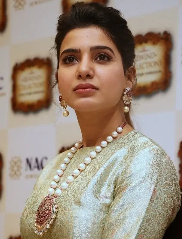 BEAUTIFUL ACTRESS SAMANTHA TOP 10 OILY FACE CLOSEUP 4